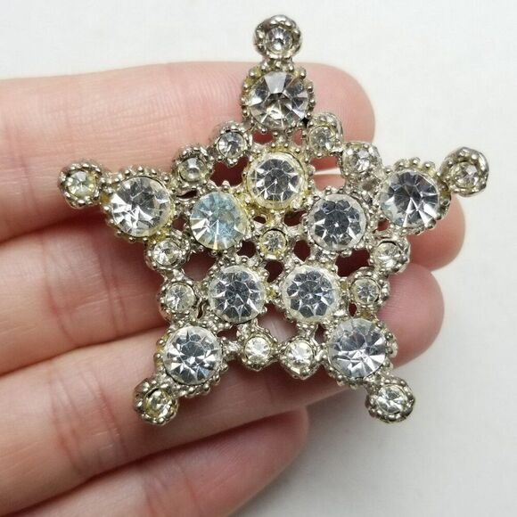 Vintage Five Pointed Star Brooch Silver Tone Rhinestone Cluster Lapel Pin Estate - Picture 1 of 6